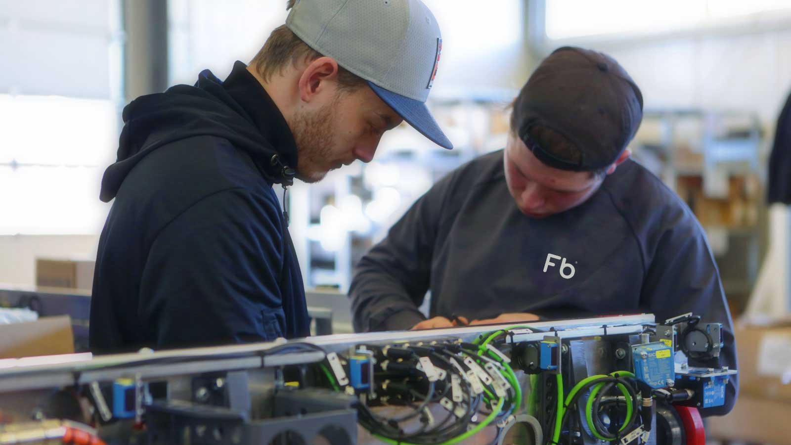 fb-industry-automation-shuttle-arbeiten