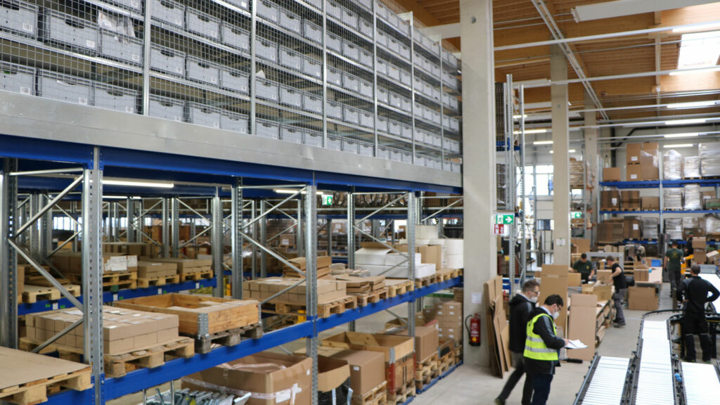 Teilautomatisiertes Kleinteilelager für die Intralogistik bei KWB von Fb Industry Automation