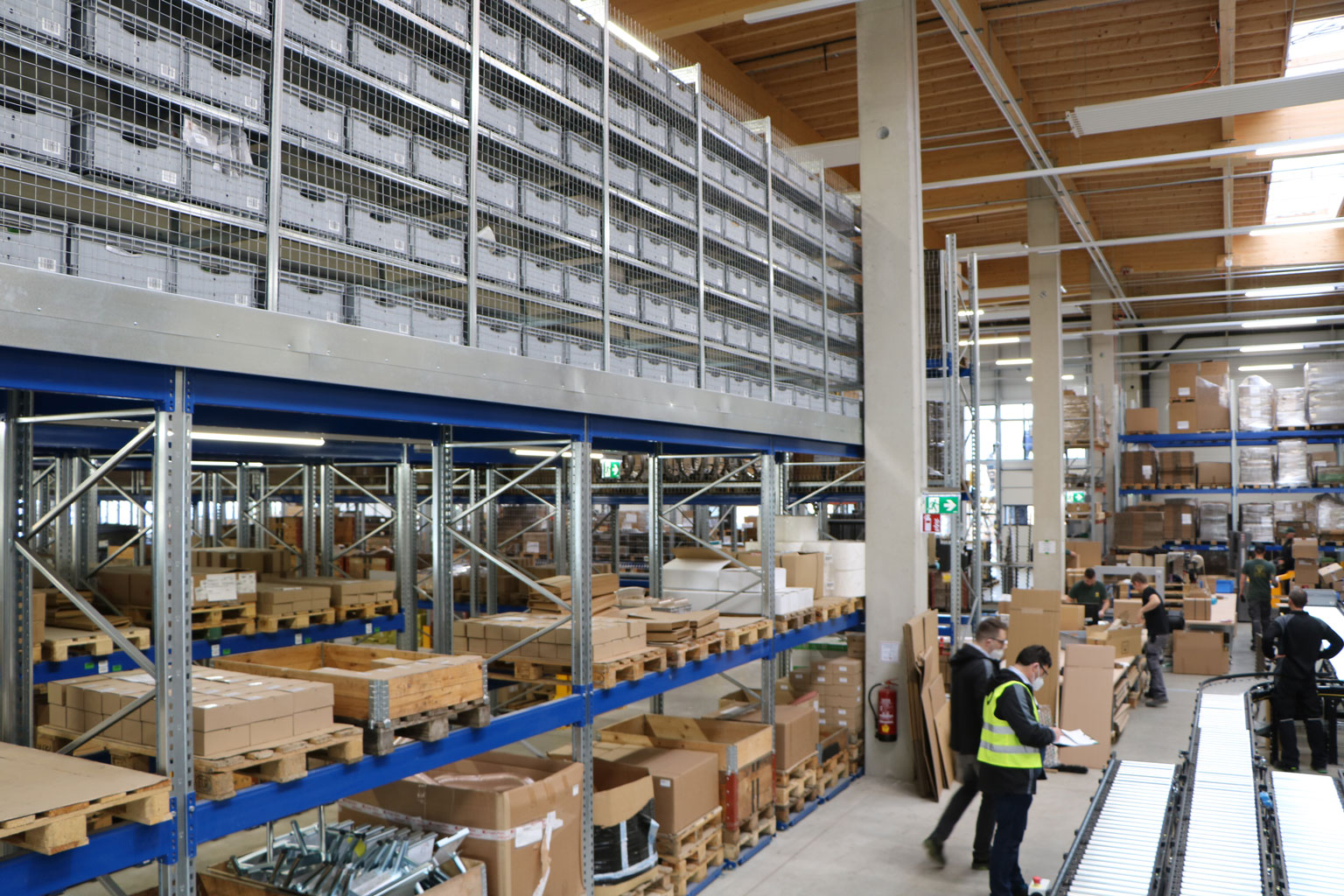 Teilautomatisiertes Kleinteilelager für die Intralogistik bei KWB von Fb Industry Automation