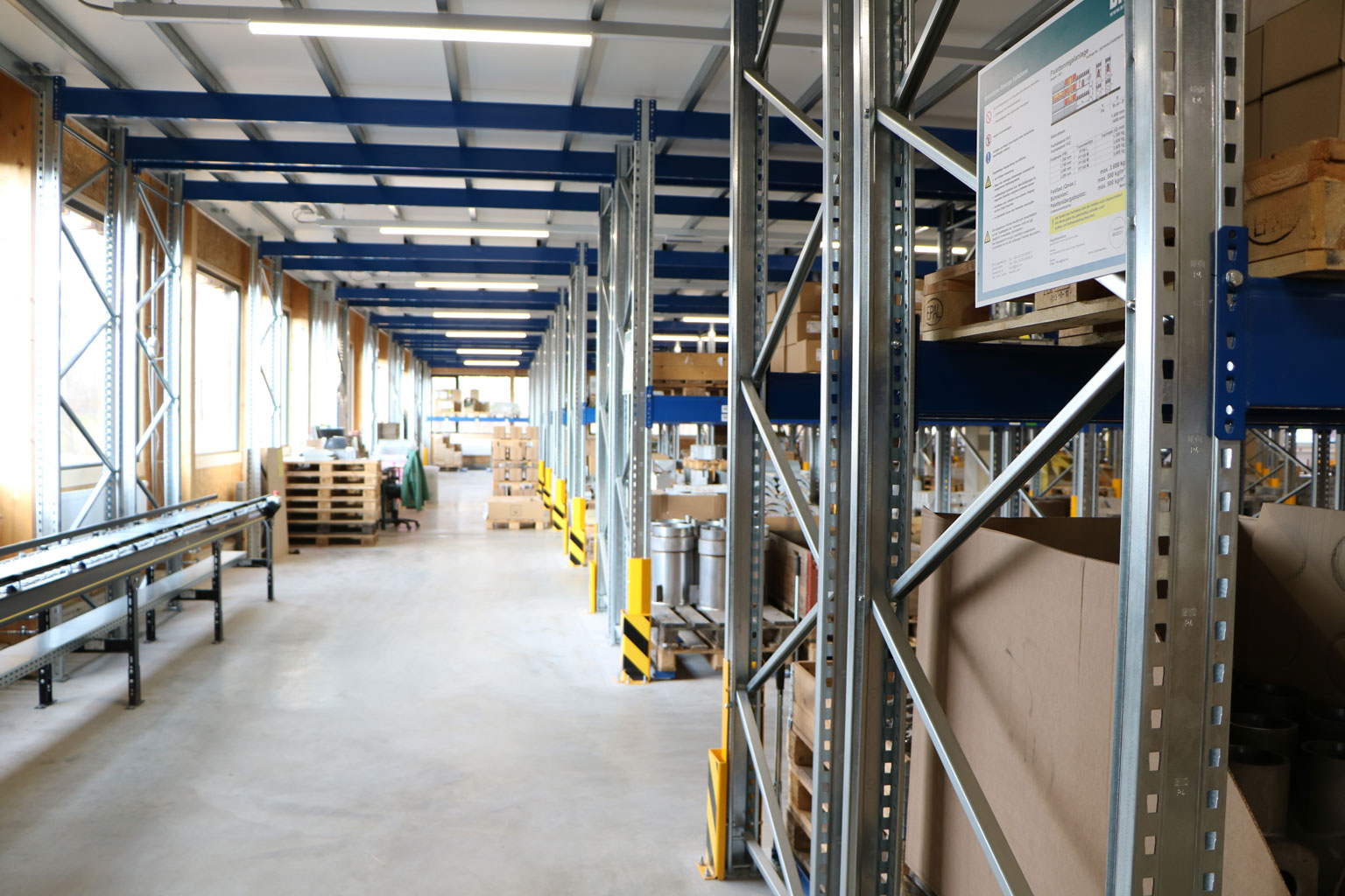 Teilautomatisiertes Kleinteilelager für die Intralogistik bei KWB von Fb Industry Automation