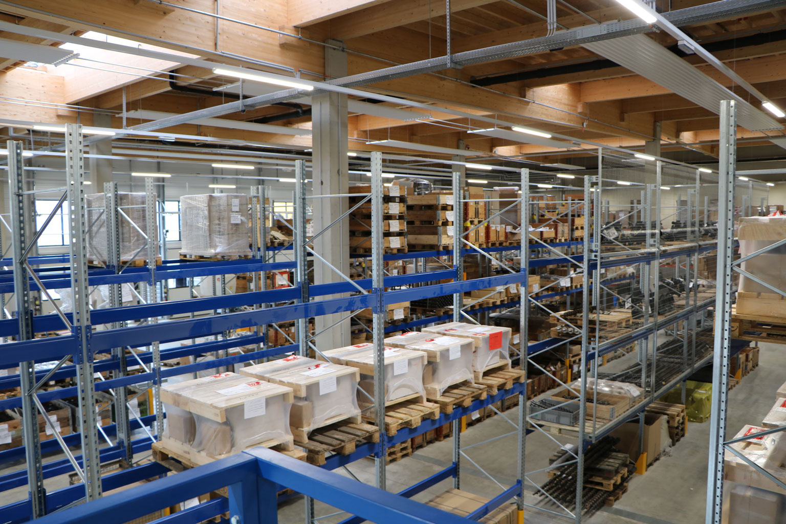 Teilautomatisiertes Kleinteilelager für die Intralogistik bei KWB von Fb Industry Automation